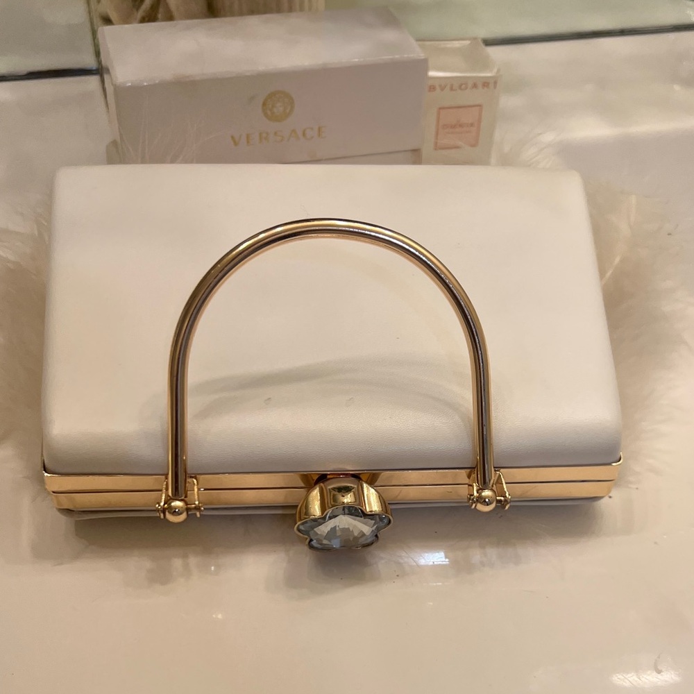 Elegant Cream Feathered top handle bag - Picture 6 of 7